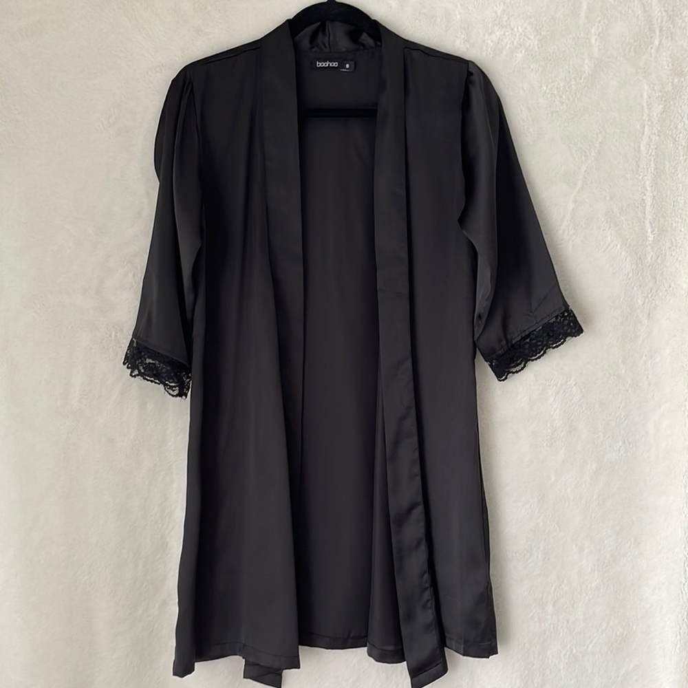 Boohoo Black Satin Robe / Cover-up Womens Size S “No belt”